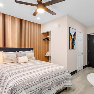 Superior Queen Studio Kitchenette