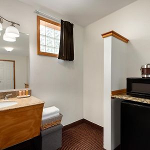 Queen Room Two Queen Beds