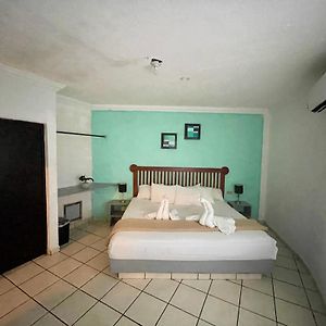 Deluxe King Suite