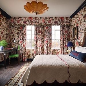 Corner King Room