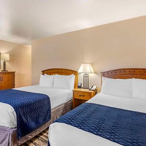 Two-Bedroom Queen Suite