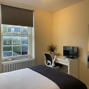 Grays Inn Road - Room 3