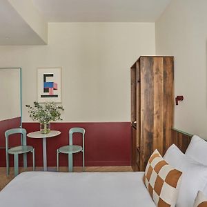 Medium Room