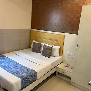 Budget King Room