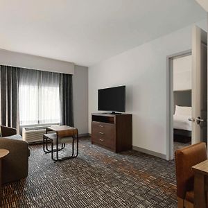 One-Bedroom Queen Suite