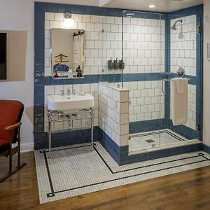 Deluxe King Studio