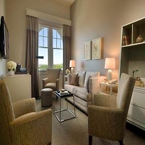 One-Bedroom King Suite
