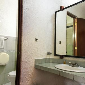 Budget King Room