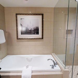 Luxury Queen Room