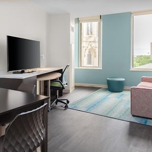 Queen Suite