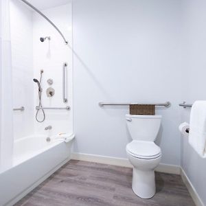 Classic Queen Room