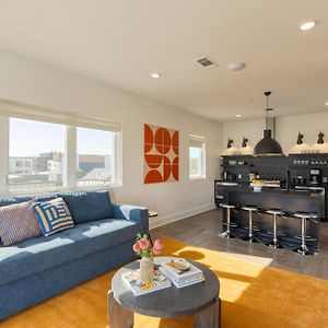Deluxe Four-Bedroom Apartment