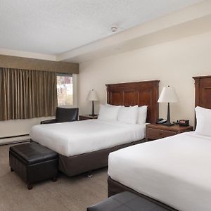 Queen Room Two Queen Beds Mountain View