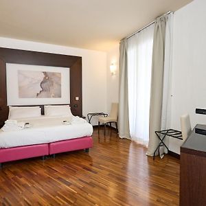 Gemini Rooms