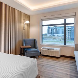 Queen Suite Mobility accessible
