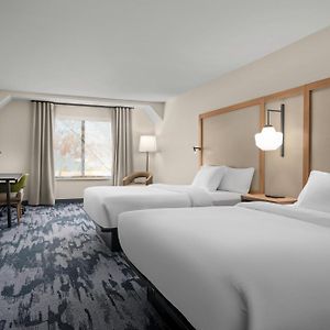 Standard Queen Room Two Queen Beds Mountain View