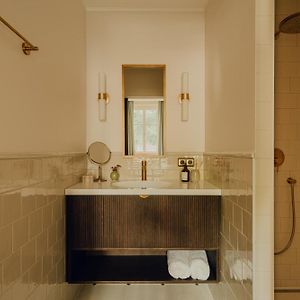 Comfort King Suite