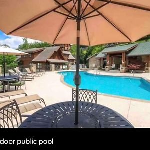 Condo With Pool Near Dollywood