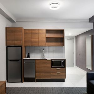 One-Bedroom King Suite