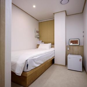 Single Room Private Bathroom