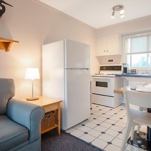 One-Bedroom King Suite