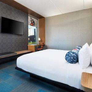 One-Bedroom Upper Floors King Suite