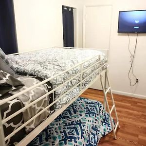 Room In Guest Room - Twin Bunk-Style Bedroom Close To Downtown