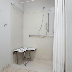 Queen Room Mobility accessible