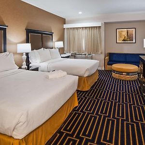 Queen Suite Two Queen Beds Sofa Bed Non-Smoking