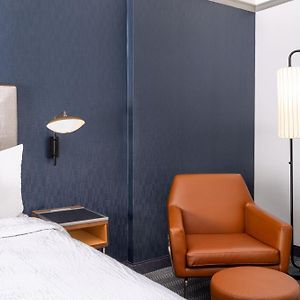 Queen Room Two Queen Beds Courtyard View