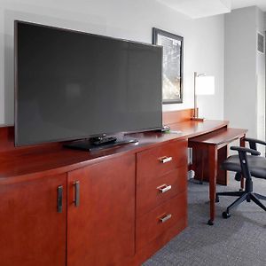 King Room Mobility or hearing accessible