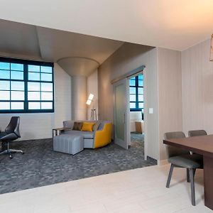 Queen Room Mobility or hearing accessible