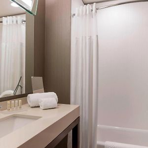 Queen Room Mobility accessible