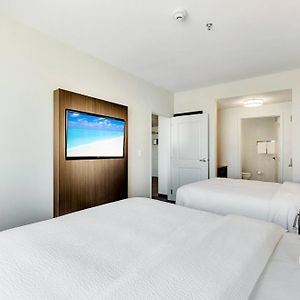 One-Bedroom Queen Suite