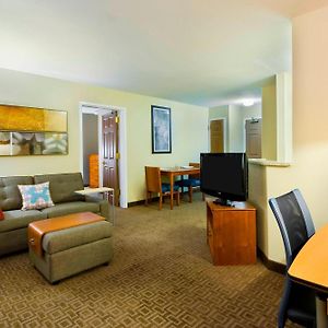 One-Bedroom Queen Suite