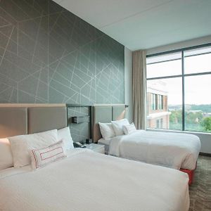 Queen Suite Mobility accessible