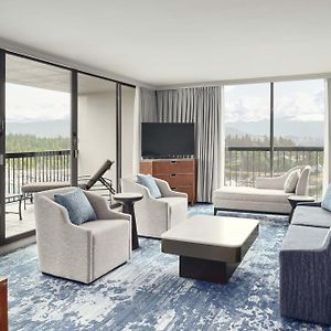 One-Bedroom King Suite