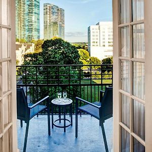 One-Bedroom Queen Suite