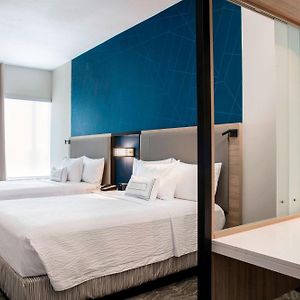 Queen Suite Two Queen Beds