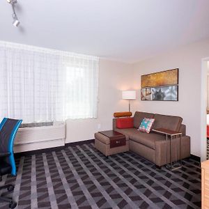 Queen Room Two Queen Beds Adapted Tub Mobility Accessible