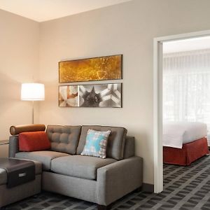 One-Bedroom Queen Suite