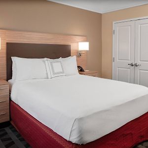 One-Bedroom Queen Suite