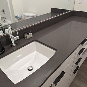 Deluxe Queen Suite