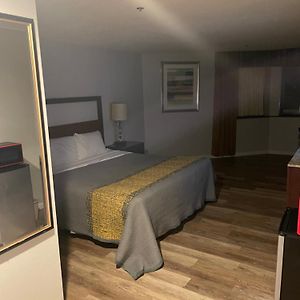Deluxe King Suite