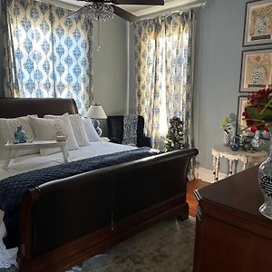 Jenny'S Downtown Hideaway Bed And Breakfast