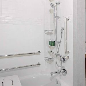 1 Bedroom Suite 1 King Sofa bed