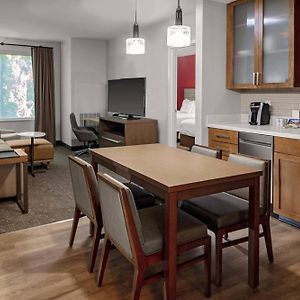 1 Bedroom Suite 2 Queen Sofa bed