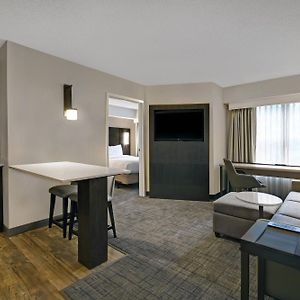 One-Bedroom Queen Suite