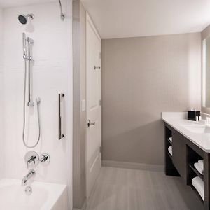 One-Bedroom King Suite
