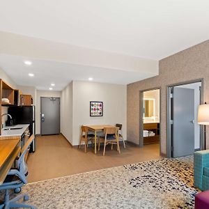 One-Bedroom King Suite